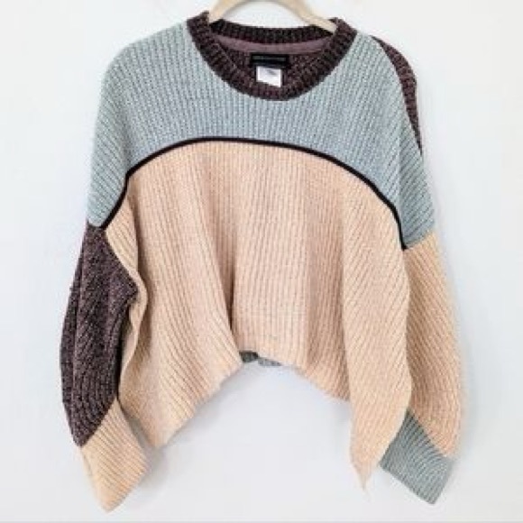 NWOT Urban Outfitters Fife Oversized Split hem Cropped Sweater Pullover - Picture 1 of 9